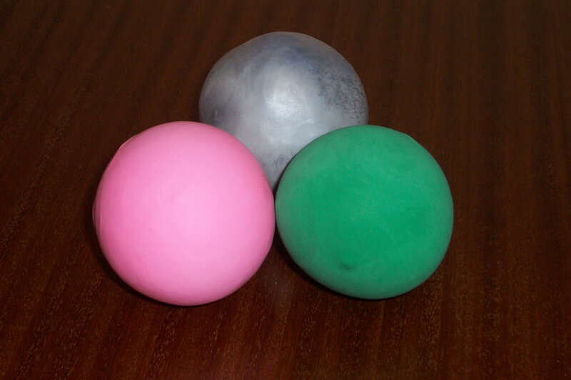 Cómo hacer bolas de malabarismos con globos